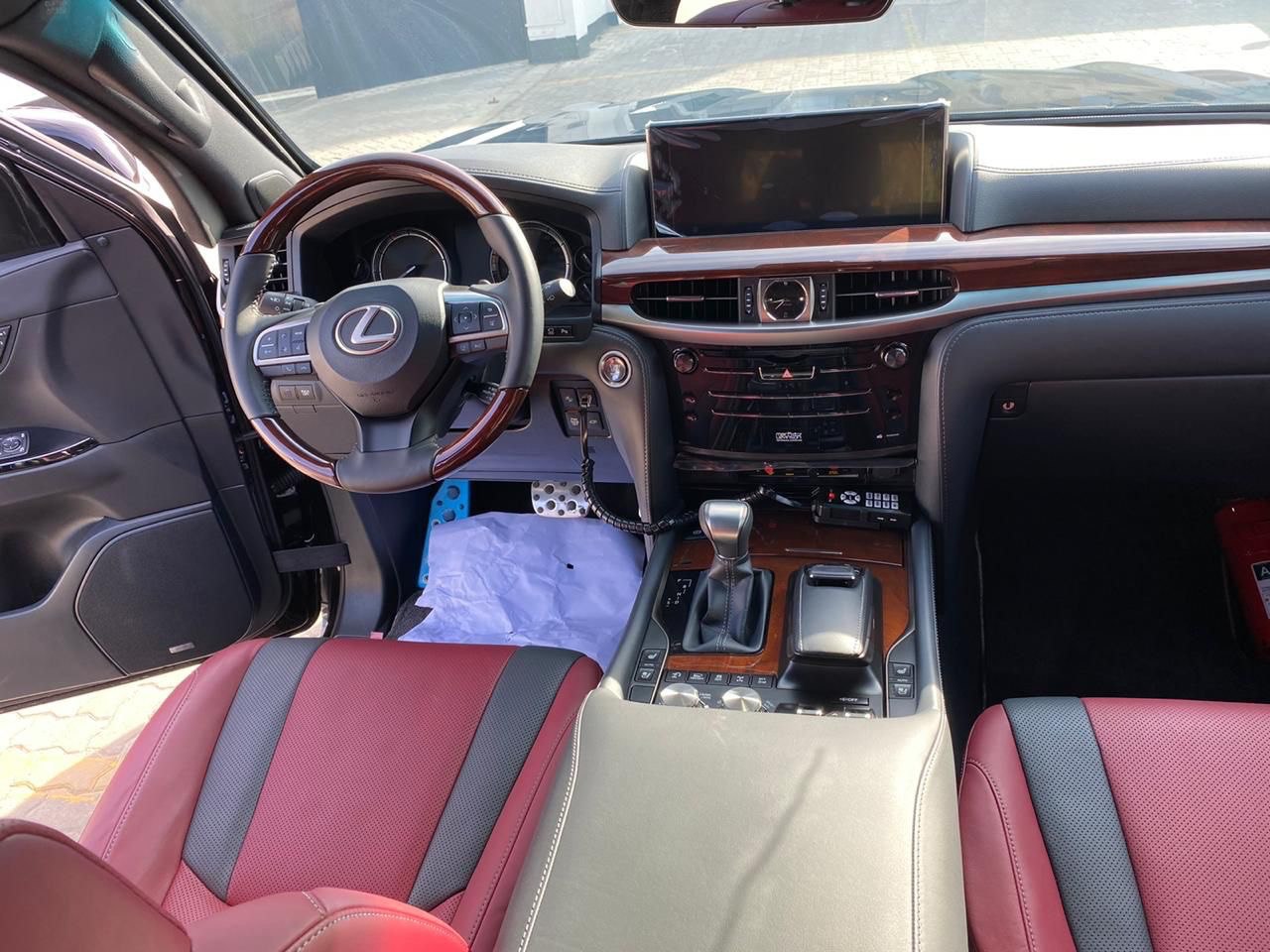 Бронювання автомобіля Lexus LX470